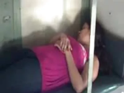 കറുത്ത രണ്ടാനമ്മ കൗമാരക്കാരെ എങ്ങനെ ഫക്ക് ചെയ്യണമെന്ന് പഠിപ്പിക്കുന്നു