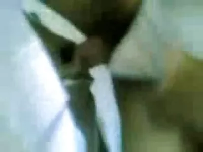 കിങ്കി ബേബ് തൊണ്ടയിടറിക്കാൻ ഇഷ്ടപ്പെടുന്നു