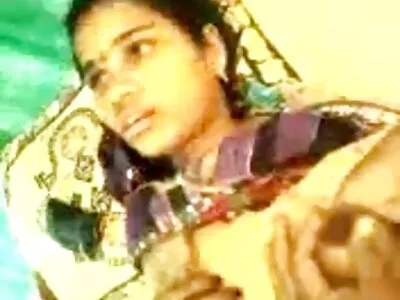 ആലീസ് മാർച്ച് പന്തുകൾ നക്കാൻ ഇഷ്ടപ്പെടുന്നു