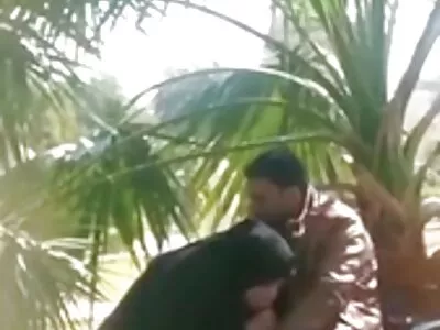സാറാ വണ്ടെല്ല ജോണി കാസിലിനെ ഭോഗിക്കുന്നു
