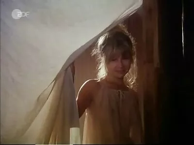 ബൂബി സ്ലട്ട് ഒരു കൊഴുപ്പ് വടി പങ്കിടുന്നു